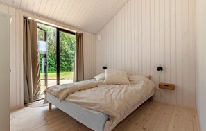 3 habitaciones, tabla de planchar con plancha y cuna de viaje