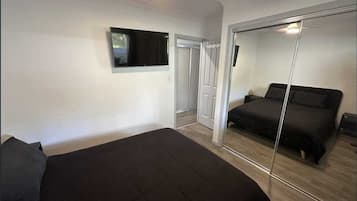 2 bedrooms, iron/ironing board, WiFi, bed sheets
