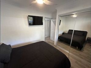 2 bedrooms, iron/ironing board, WiFi, bed sheets