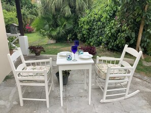 تناول الطعام بالخارج