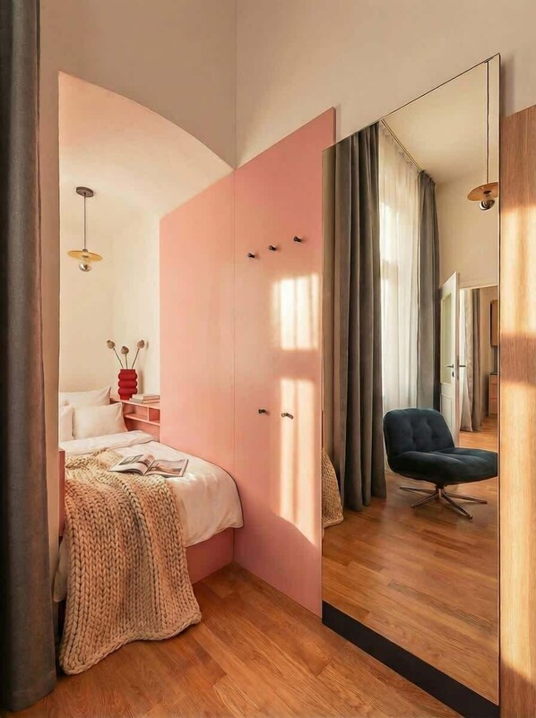 2 室のベッドルーム、アイロン / アイロン台、WiFi、ベッドシーツ