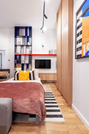 2 soverom, strykejern/-brett, reiseseng for barn og wi-fi