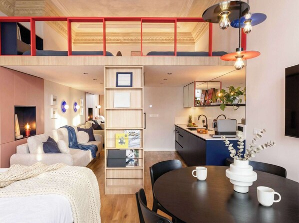 المنشأة من الداخل