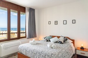 1 bedroom, iron/ironing board, WiFi, bed sheets - GuestHost - Ortigia's Market Lovely Apartment (Siracusa)
