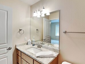 Condo (3 Bedrooms) | Diversos