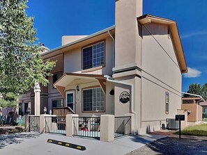 Condo (3 Bedrooms) | Façade de lâhĂ©bergement