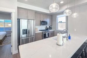 Coffee/tea maker, fridge, microwave, oven