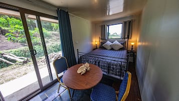 3 bedrooms, iron/ironing board, free WiFi, wheelchair access