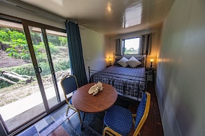 3 bedrooms, iron/ironing board, free WiFi, wheelchair access