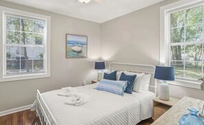 3 bedrooms, iron/ironing board, WiFi, bed sheets