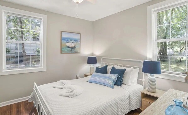 3 bedrooms, iron/ironing board, WiFi, bed sheets