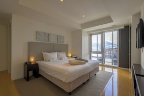 Deluxe Apartment, 3 Bedrooms, Resort View | In-room safe, blackout curtains, iron/ironing board, free WiFi - Alpen Ridge (Kutchan)