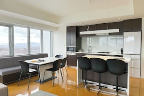 In-room dining - Alpen Ridge (Kutchan)