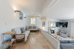TV, fireplace, ping pong - Luxury Villa Pomelo,  Doña Pilar, Mijas (Mijas Pueblo)