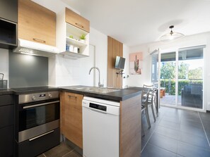 Kühlschrank, Mikrowelle, Ofen, Geschirrspüler