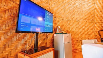 Escritorio y espacio para trabajar con laptop