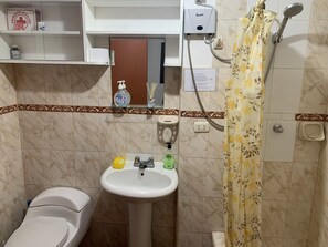 Towels, soap, shampoo, toilet paper - Fantastic 3-bedroom apartment with WiFi in San Borja, Peru (Lima)
