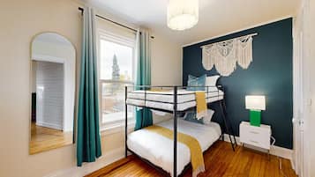 3 bedrooms, desk, iron/ironing board, travel crib