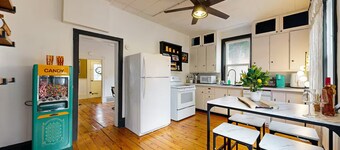 DT Retreat : Firepit, Backyard, Arcade