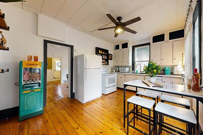 DT Retreat : Firepit, Backyard, Arcade