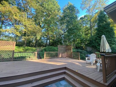 Charming 3-bedroom house with WiFi, AC in amazing Stone Mountain