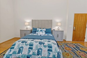 3 bedrooms, Internet, bed sheets - Lovely 3-Bedroom Townhouse Apartment (Arlington)