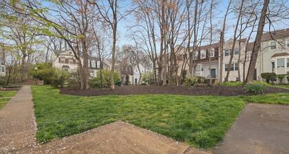 2 BR Bright Chic DC20min, IAD 10 min, Metro