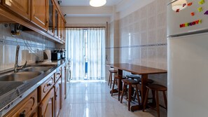 Kjøleskap, mikrobølgeovn, ovn og brødrister