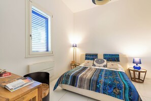 2 chambres, fer et planche à repasser, Wi-Fi, draps fournis