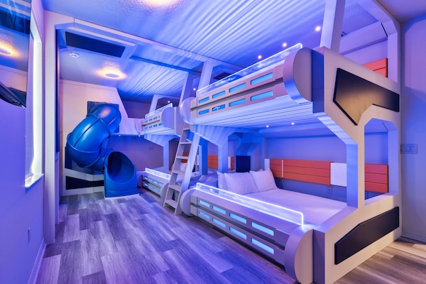 Guardians themed bedroom with 4x Queen + 2x Full XL beds