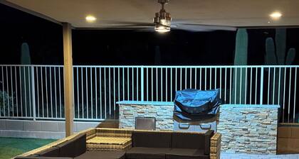 Saguaro Heaven, Charming 4-bedroom + sleeping sofa, WiFi,AC in Sahuarita AZ