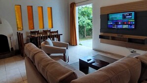 Smart-TV og peis