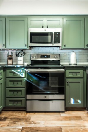 Fridge, microwave, oven, stovetop - Condo 23A in Mountain Harbor Resort (Mount Ida)