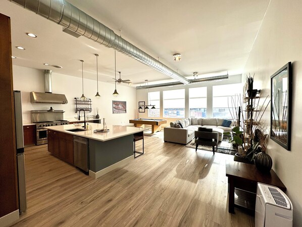 Interior - Newly Renovated 4 Bedroom Loft & Private Balcony (Denver)