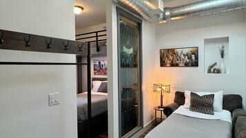 4 soverom, strykejern/-brett, wi-fi (inkludert) og sengetøy