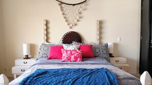 3 bedrooms, desk, iron/ironing board, free WiFi