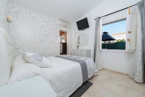 Villa | 3 bedrooms, iron/ironing board, bed sheets