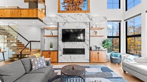 Interior - The Grand on Greenbay-7 Bedrooms Sleeps 20 Modern new Build (Mooresville)