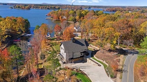 Unclassified image, 5 of 96, button - The Grand on Greenbay-7 Bedrooms Sleeps 20 Modern new Build (Mooresville)