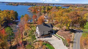Interior - The Grand on Greenbay-7 Bedrooms Sleeps 20 Modern new Build (Mooresville)