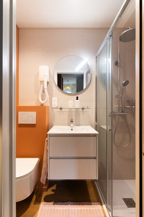 Shower, towels
