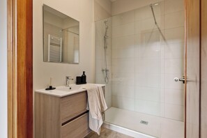 Hair dryer - Kusku - 3 bedrooms and balcony in Eixample Dreta (Barcelona)