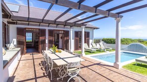 Outdoor dining - Kwaaiwater Heritage House | Luxury Coastal Villa (Hermanus)
