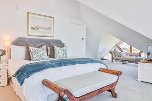 6 chambres, coffres-forts dans les chambres, bureau