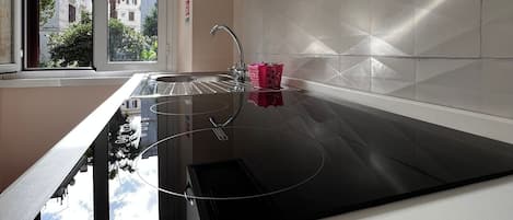 Fridge, microwave, oven, stovetop