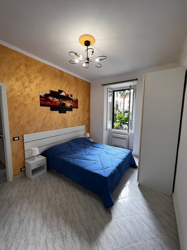 2 عدّة غرف نوم وواي فاي مجانًا وملاءات أسرّة