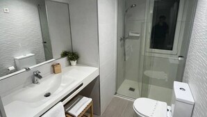 Shower, hair dryer, towels, shampoo