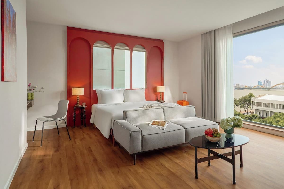 Suite Retreat River View | 1 bedroom, minibar, in-room safe, laptop workspace