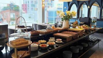 Sarapan ala kontinental setiap hari (VND 160000 per orang)