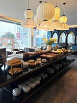 Daily continental breakfast (VND 160000 per person)